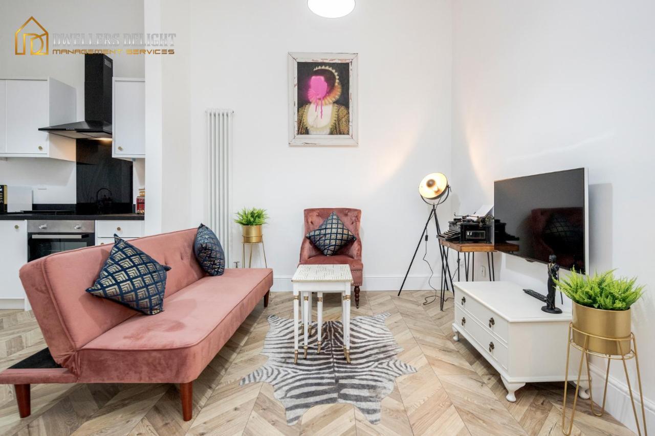 Entire 2 Bed Flat Plaistow,Canning Town Prime Location In لندن المظهر الخارجي الصورة